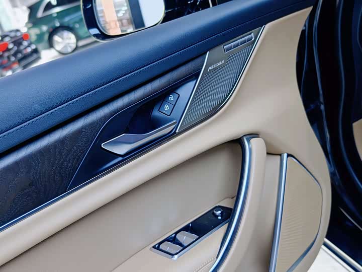 Jaguar XF L 2024 2024款 2.0T P250 两驱尊享豪华版