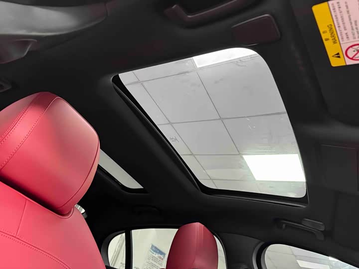 Jaguar XE L 2024 2024款 2.0T 250PS R-DYNAMIC S耀黑运动版