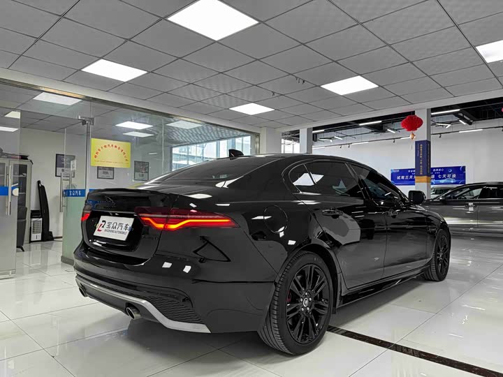 Jaguar XE L 2024 2024款 2.0T 250PS R-DYNAMIC S耀黑运动版