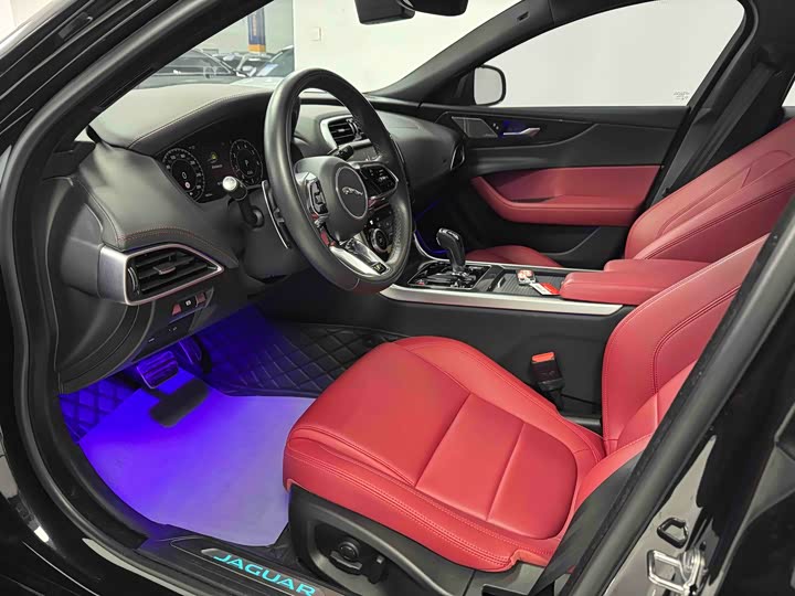 Jaguar XE L 2024 2024款 2.0T 250PS R-DYNAMIC S耀黑运动版