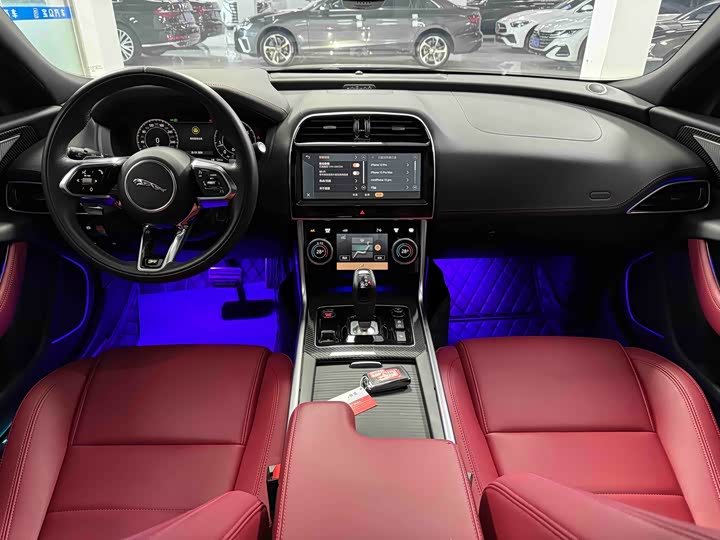 Jaguar XE L 2024 2024款 2.0T 250PS R-DYNAMIC S耀黑运动版