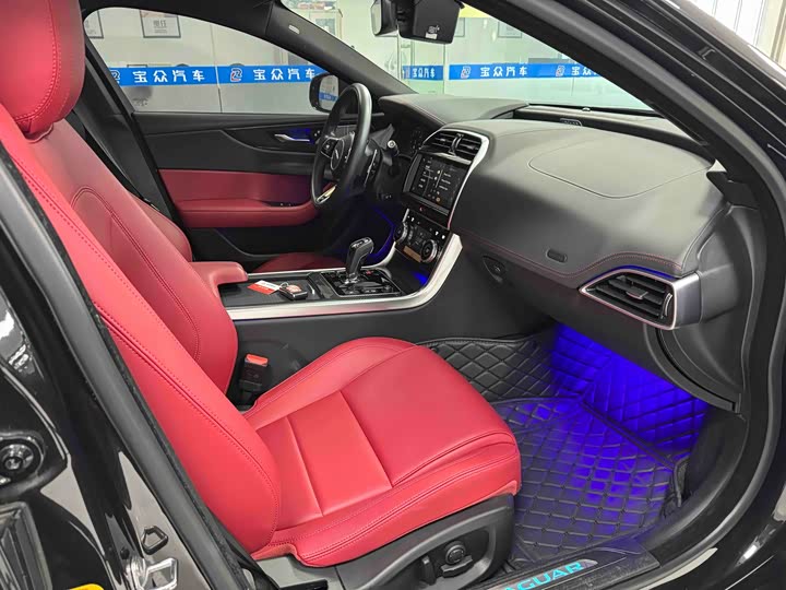 Jaguar XE L 2024 2024款 2.0T 250PS R-DYNAMIC S耀黑运动版