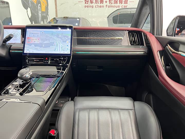 GAC Trumpchi M8 2024 2024款 宗师系列 双擎 至尊版