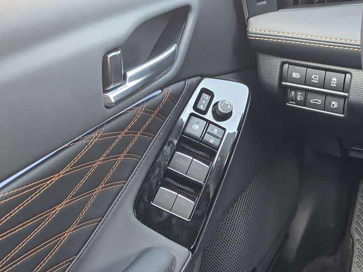 Toyota Avalon 2024 2024款 双擎 2.0L 尊贵版