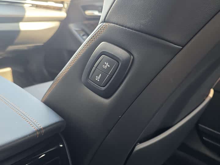 Toyota Avalon 2024 2024款 双擎 2.0L 尊贵版