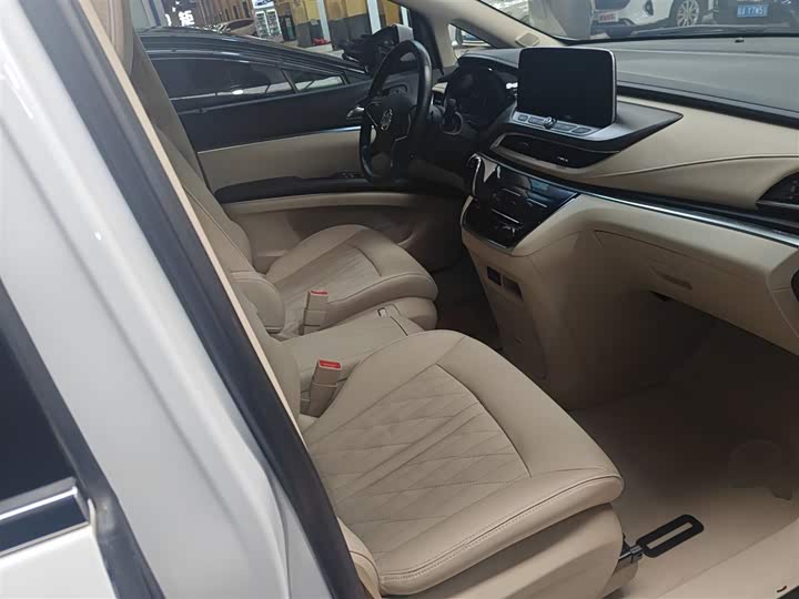 Buick GL8 ES 2023 2023款 改款 陆上公务舱 豪华型