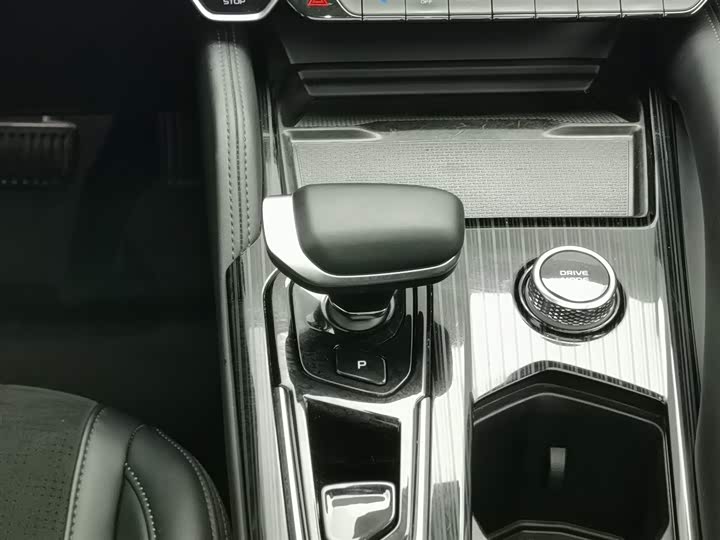 Geely Monjaro L Hybrid 2022 2022款 1.5T DHT增程电动旗舰版