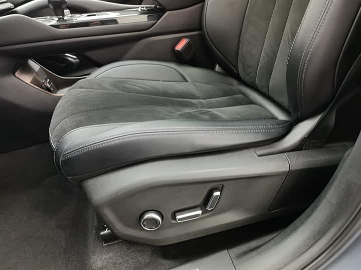 Geely Monjaro L Hybrid 2022 2022款 1.5T DHT增程电动旗舰版