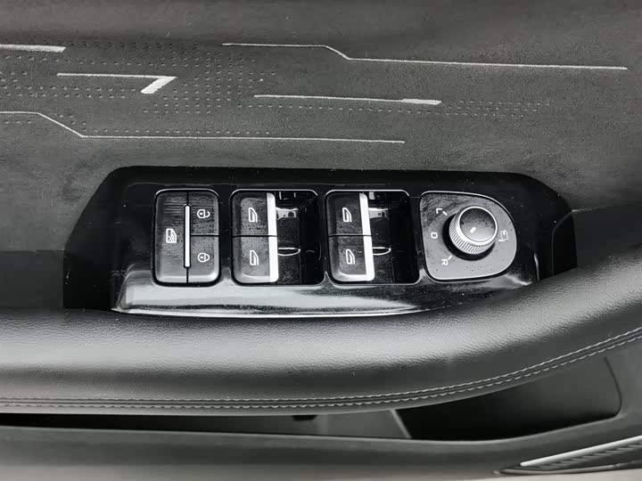 Geely Monjaro L Hybrid 2022 2022款 1.5T DHT增程电动旗舰版