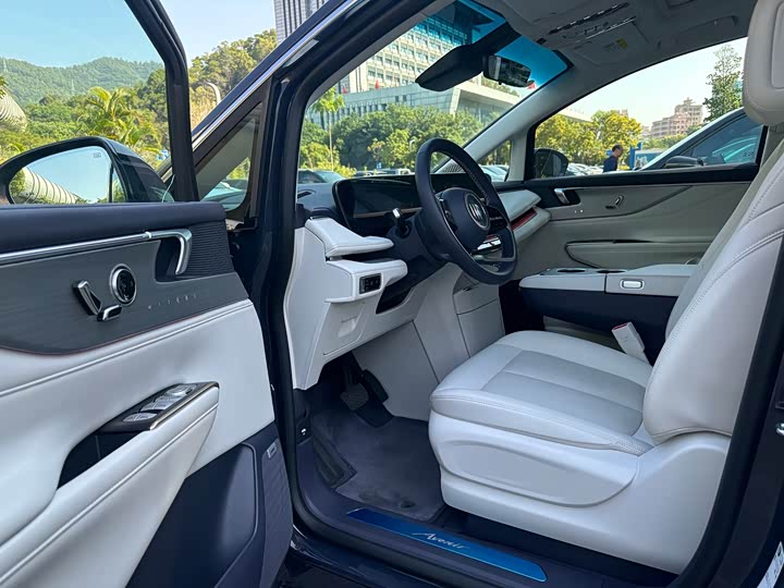 Buick GL8 Hybrid 2026 2026款 陆尊 奢享版