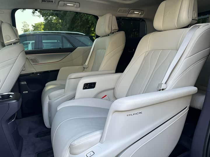 Buick GL8 Hybrid 2026 2026款 陆尊 奢享版