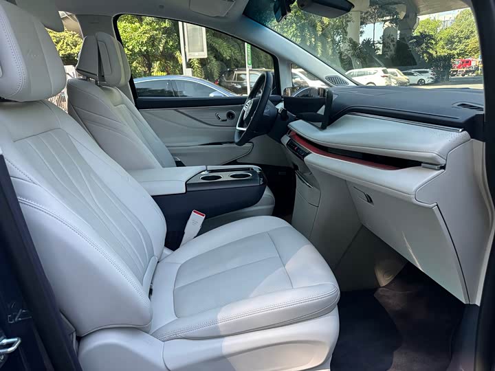 Buick GL8 Hybrid 2026 2026款 陆尊 奢享版