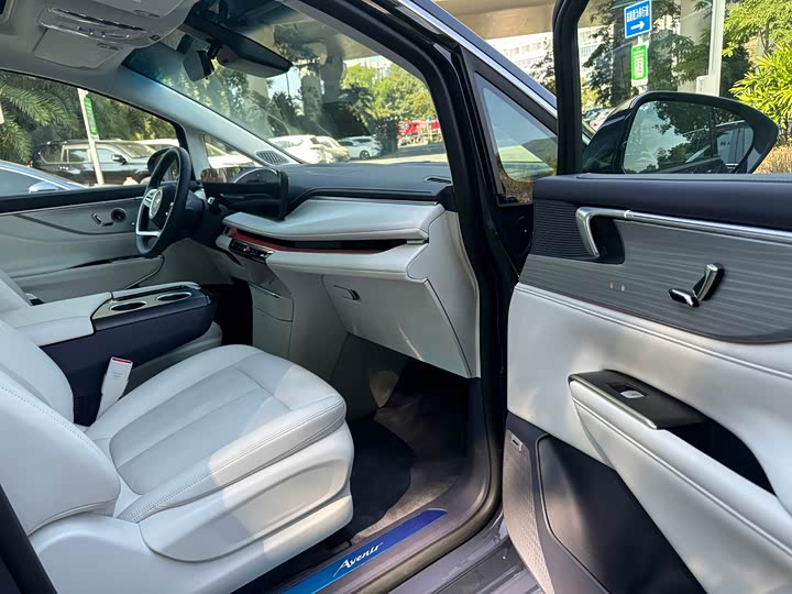 Buick GL8 Hybrid 2026 2026款 陆尊 奢享版