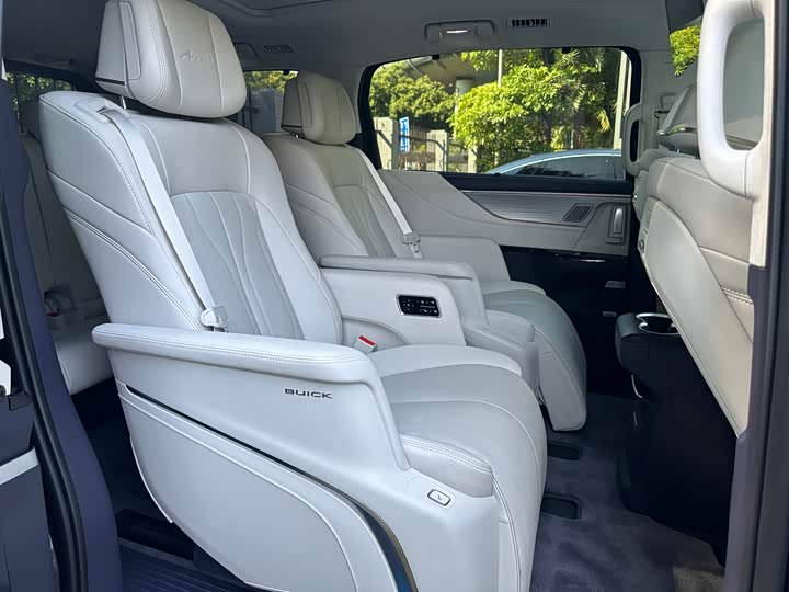 Buick GL8 Hybrid 2026 2026款 陆尊 奢享版