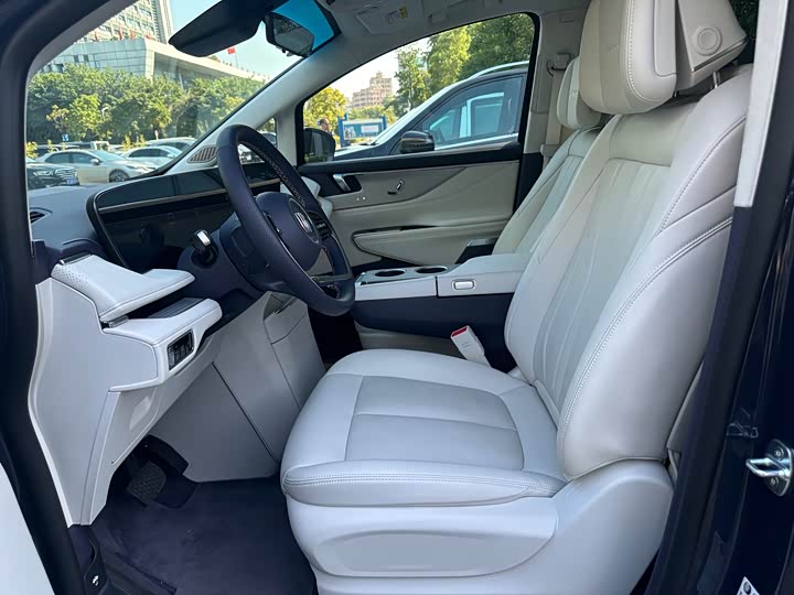 Buick GL8 Hybrid 2026 2026款 陆尊 奢享版