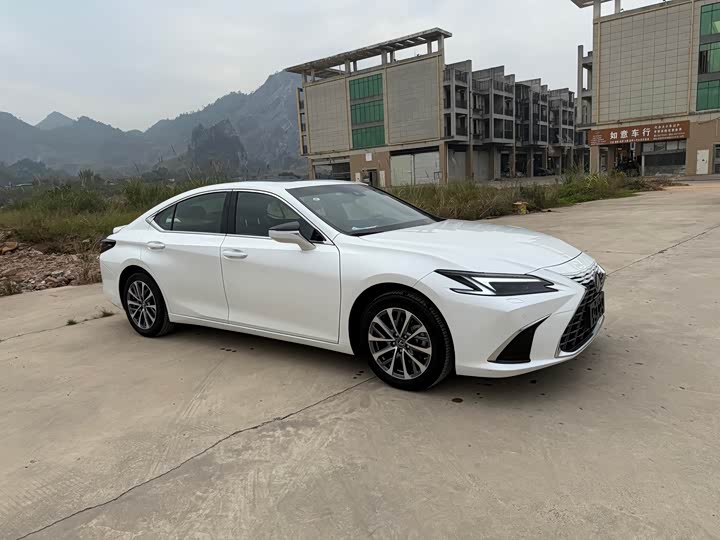 Lexus ES 2025 2025款 300h 臻享版