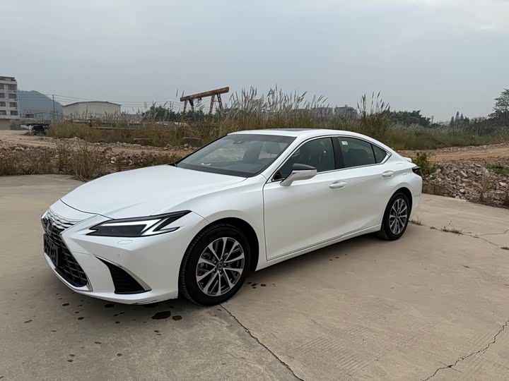 Lexus ES 2025 2025款 300h 臻享版