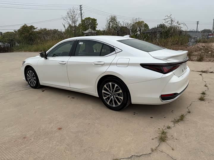 Lexus ES 2025 2025款 300h 臻享版