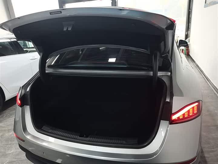 Roewe D7 2023 2023款 DMH 125km 旗舰版