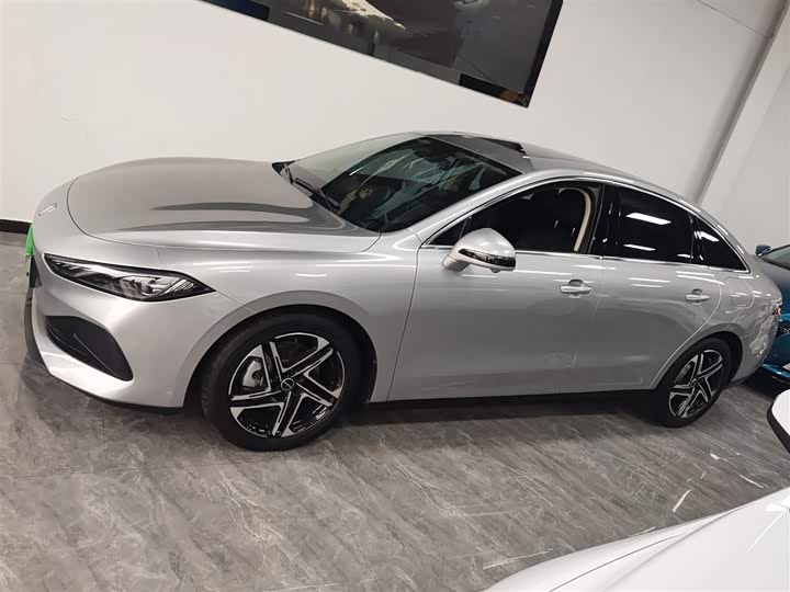 Roewe D7 2023 2023款 DMH 125km 旗舰版