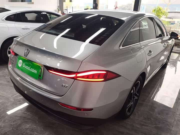 Roewe D7 2023 2023款 DMH 125km 旗舰版