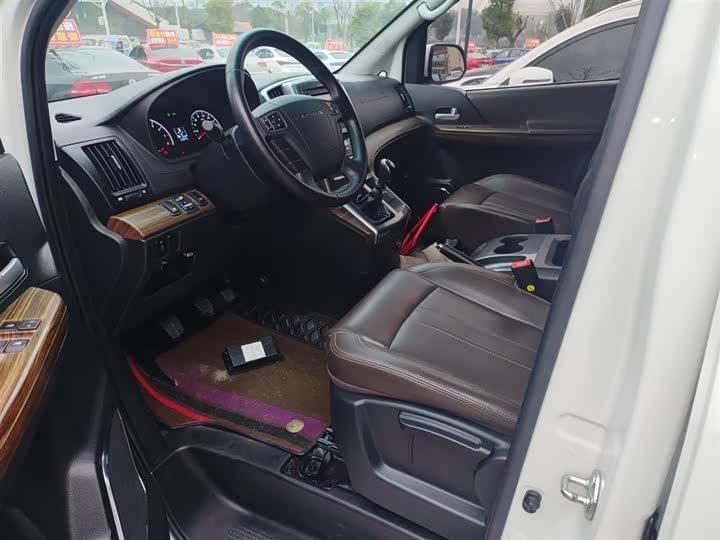 Dongfeng Forthing Lingzhi Plus 2021 2021款 旅行版 2.0L 手动豪华型 7座