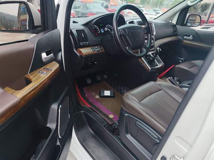 Dongfeng Forthing Lingzhi Plus 2021 2021款 旅行版 2.0L 手动豪华型 7座