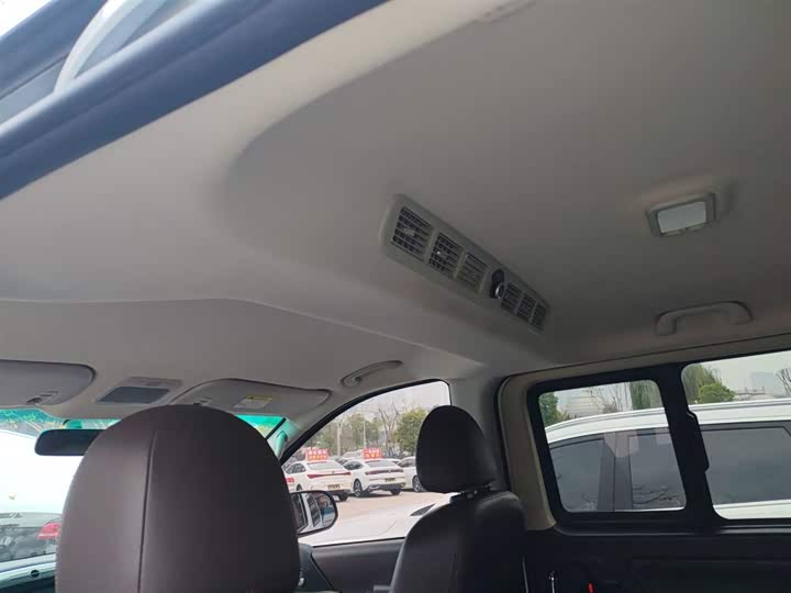 Dongfeng Forthing Lingzhi Plus 2021 2021款 旅行版 2.0L 手动豪华型 7座