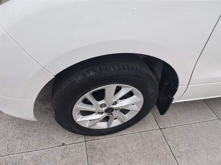 Dongfeng Forthing Lingzhi Plus 2021 2021款 旅行版 2.0L 手动豪华型 7座