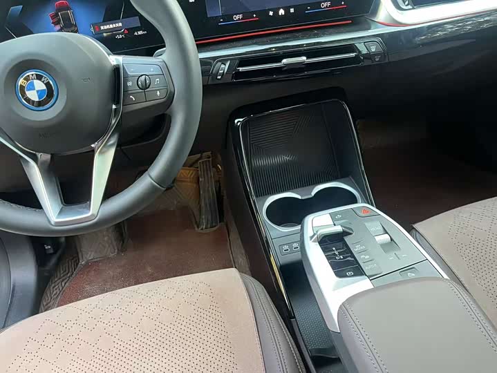 BMW iX1 2023 2023款 eDrive25L X设计套装