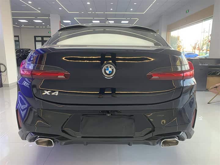 2022 BMW X4