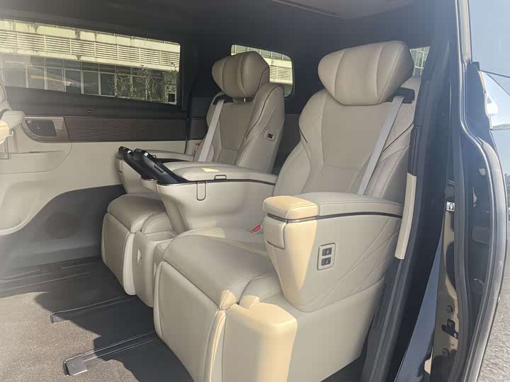 Toyota Alphard 2024 2024款 双擎 2.5L 臻享版