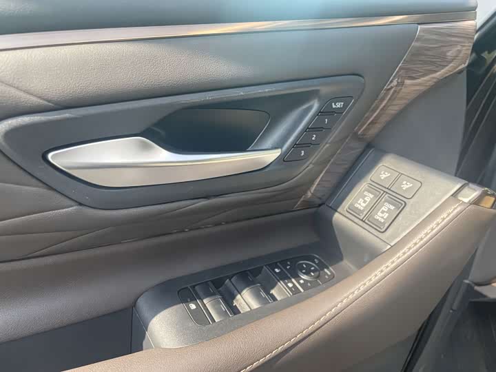 Toyota Alphard 2024 2024款 双擎 2.5L 臻享版