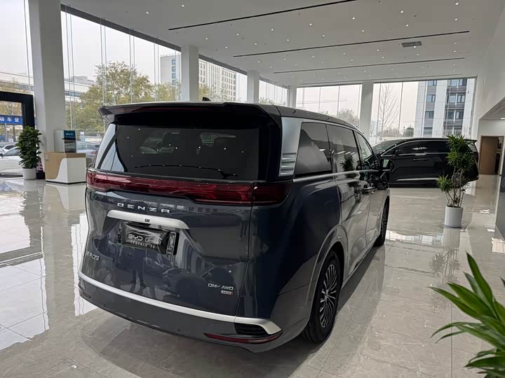 Denza D9 2025 2025款 DM-i 智驾版 1020 四驱旗舰型