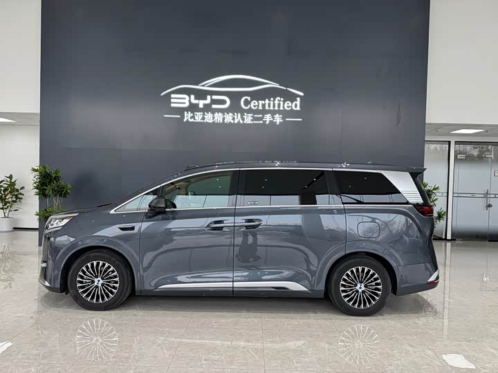 Denza D9 2025 2025款 DM-i 智驾版 1020 四驱旗舰型