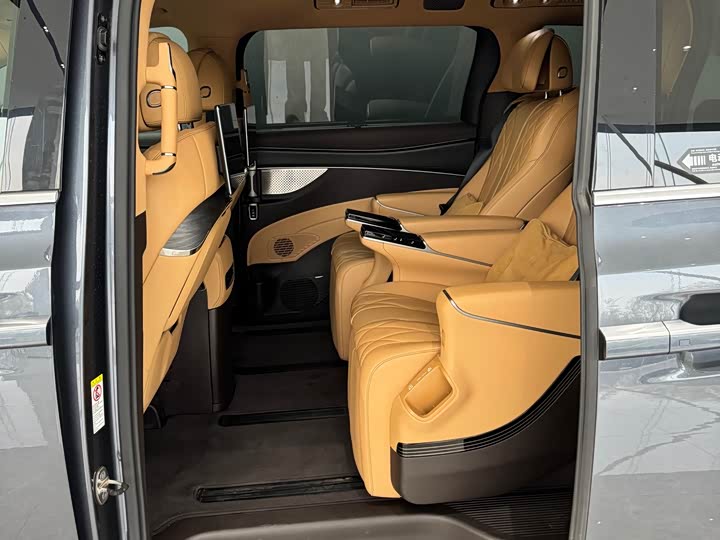 Denza D9 2025 2025款 DM-i 智驾版 1020 四驱旗舰型