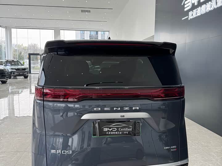 Denza D9 2025 2025款 DM-i 智驾版 1020 四驱旗舰型