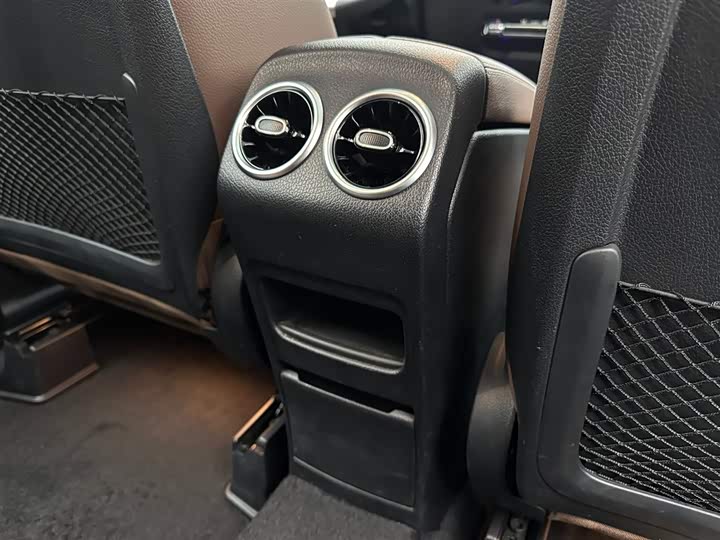 Mercedes-Benz GLB-Class 2024 2024款 GLB 220 时尚型