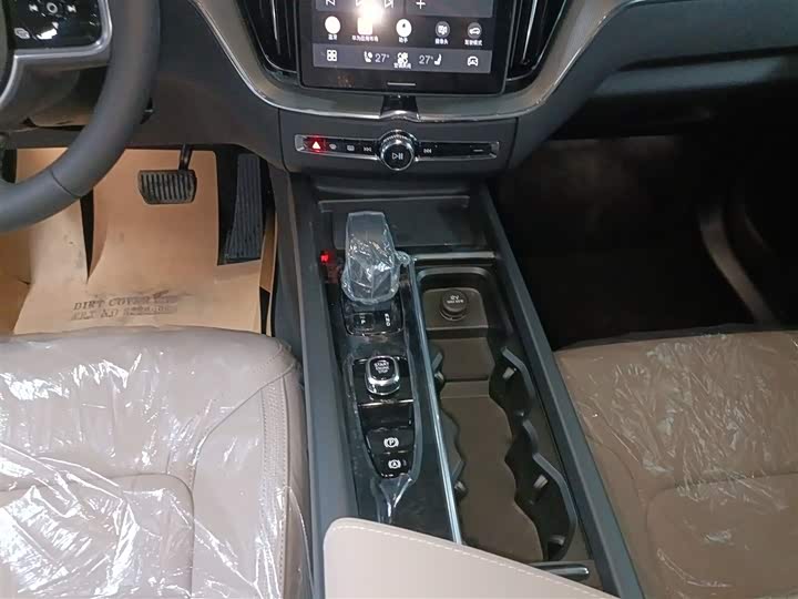 Volvo XC60 2026 2026款 B5 四驱智逸豪华版