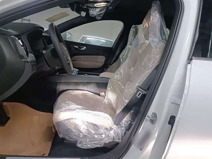 Volvo XC60 2026 2026款 B5 四驱智逸豪华版