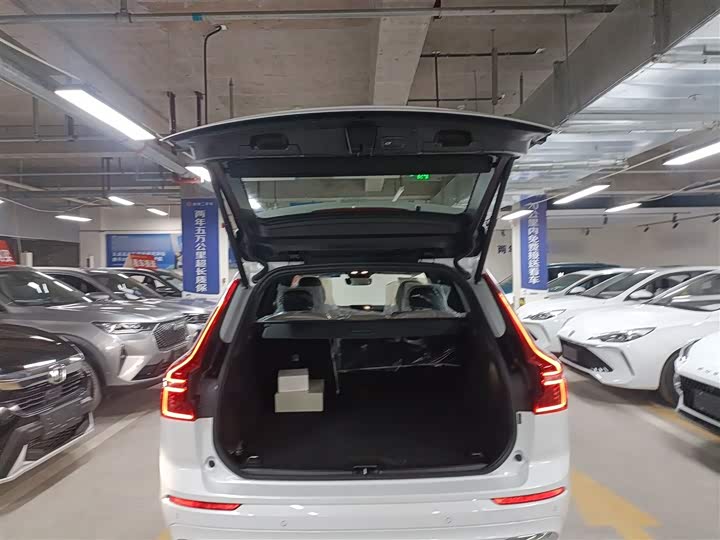 Volvo XC60 2026 2026款 B5 四驱智逸豪华版
