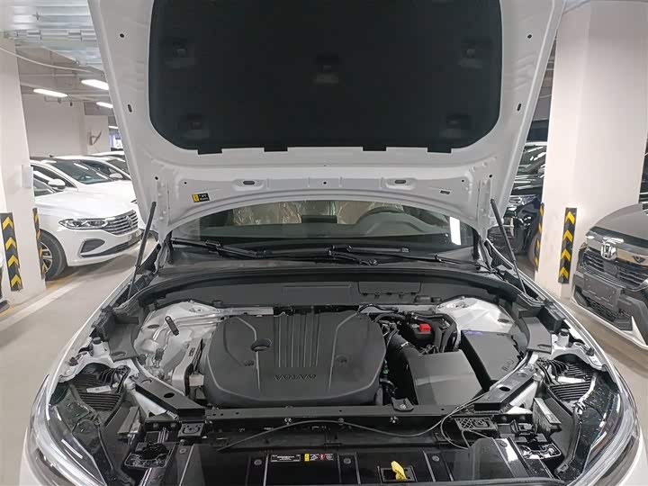 Volvo XC60 2026 2026款 B5 四驱智逸豪华版