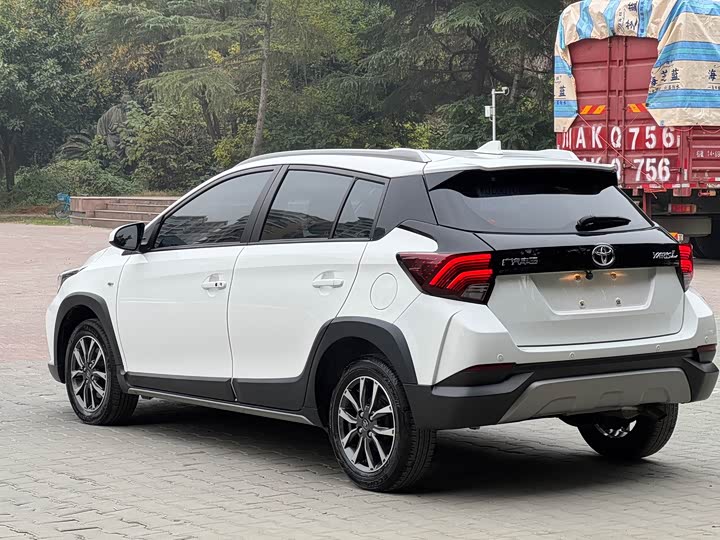 2022 Toyota Yaris L Hatchback