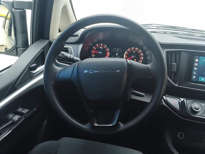 Dongfeng Forthing Lingzhi M5 2023 2023款 M5L 1.6L 舒适型 7座