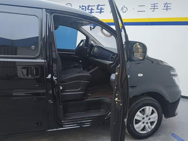 Dongfeng Forthing Lingzhi M5 2023 2023款 M5L 1.6L 舒适型 7座