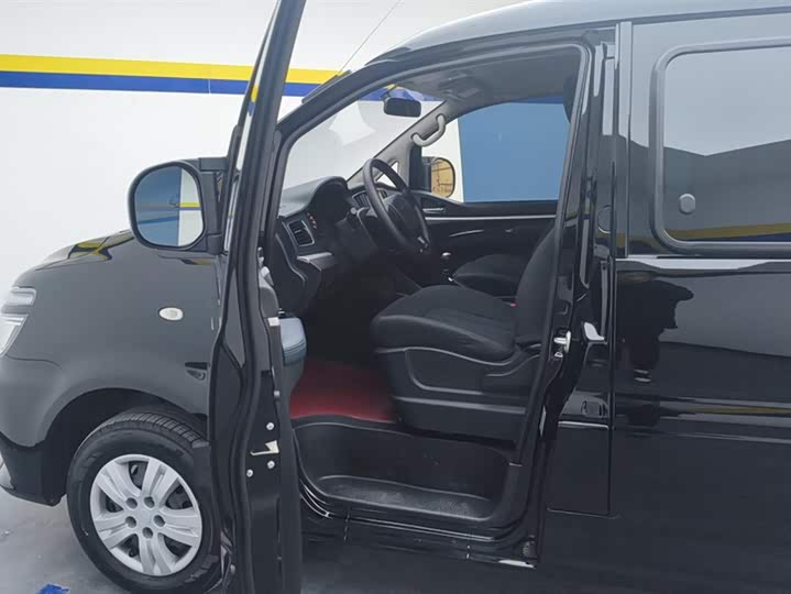 Dongfeng Forthing Lingzhi M5 2023 2023款 M5L 1.6L 舒适型 7座