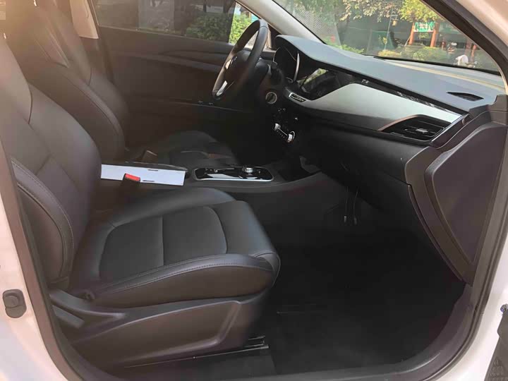 Changan Eado EV 2022 2022款 EV460 智行网约版 磷酸铁锂