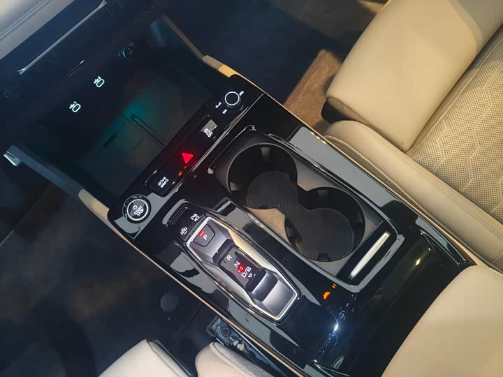 Audi Q6L e-tron 2026 2026款 首发领航版