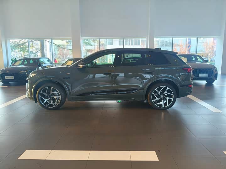 Audi Q6L e-tron 2026 2026款 首发领航版