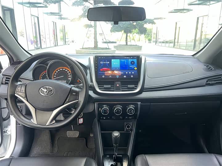 2022 Toyota Yaris L Hatchback